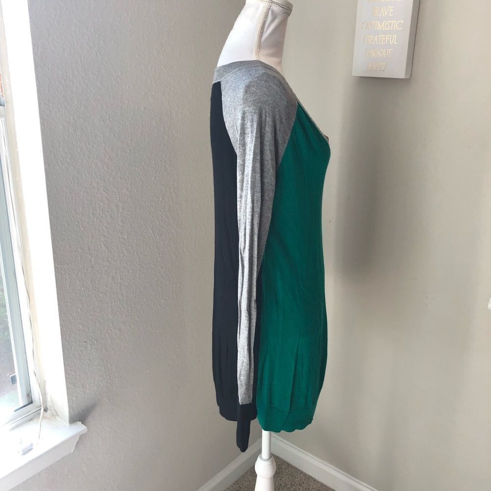 Sogi Colorblock Sweater - Picture 3 of 5